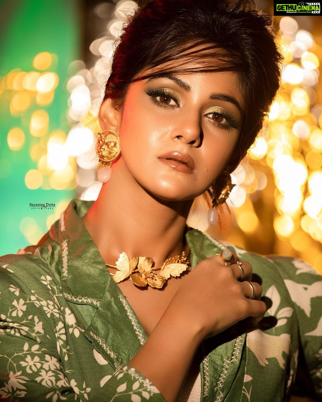 Trina Saha Instagram - Say yes, take risks, and live life on your own terms !!💚 👗 @pds_sneha 💚 @neelsaha_styled_by_blue 💍 @adros_creations 💄 @kunal_makeup_artist 📸 @sayantan_dutta_photography 📍 @thekolkatastudio #trinsi #instafashion #instamood