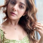 Trina Saha Instagram - While waiting,Do some Posing 😉💚 #trinsi #instamood #rainyday