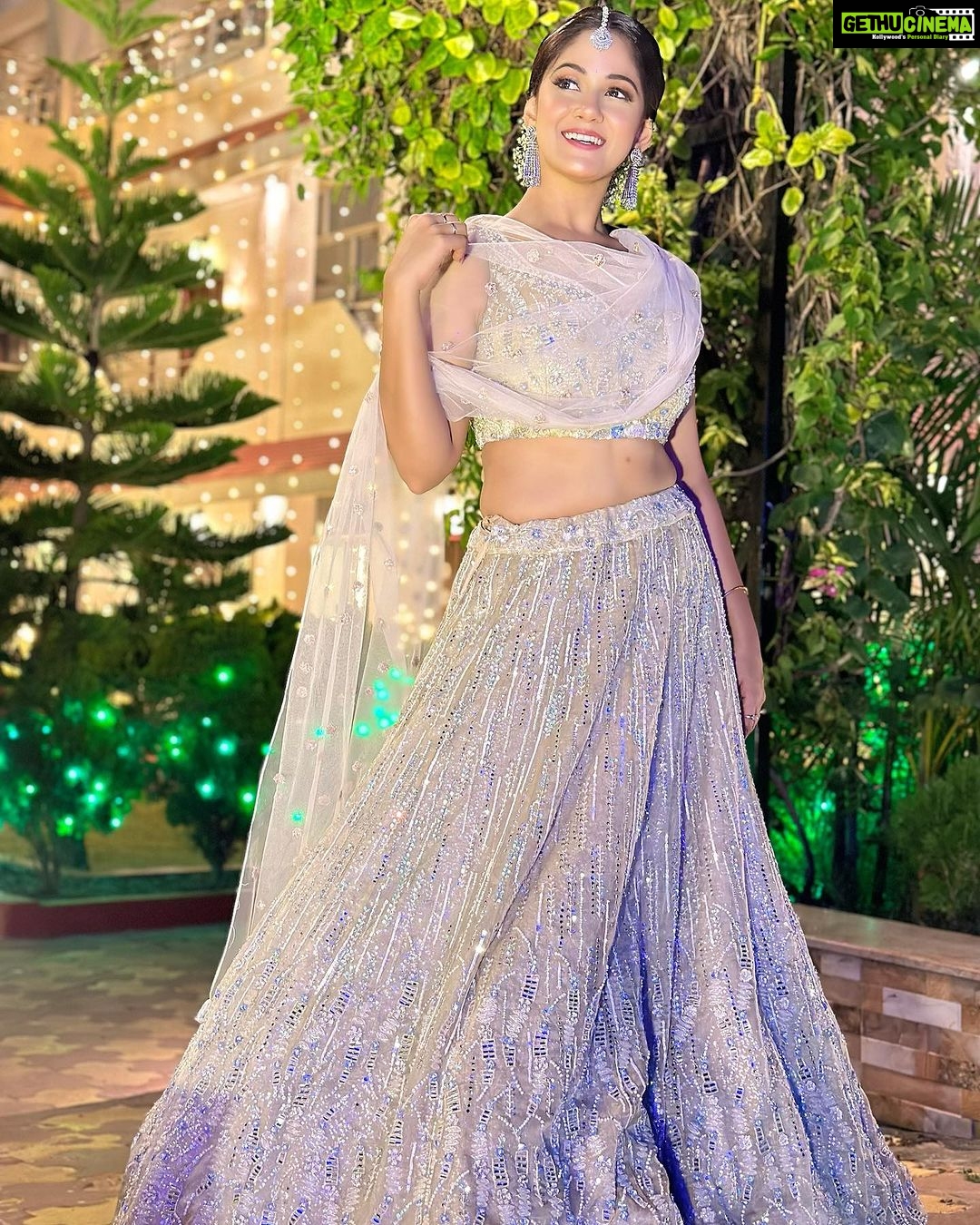Trina Saha Instagram - Glowing Vibes π«Άπ» Wearing @kalighataindia π Styling @neelsaha_styled_by_blue Accessories @klothbytrineel π MUA @reshmis_makeover π Captured by @neel_bhattacharya #trinsi #sunkitwedding #avoutlastnight