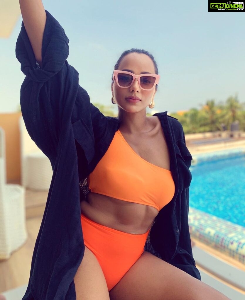 Tuhina Das Instagram - Hands up in the name of hotness! 🏝️🐚 #vacation #poolside #picoftheday #swimwear #tuhinadas Somwhere Peaceful