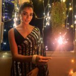 Tuhina Das Instagram – May your inner sparkle never dim. Happy #Diwali Folks! 🪔❤️🫠

#happydiwlai2023 #happydipaboli🪔🎉 #look3 #festival #celebration #light Mumbai, Maharashtra