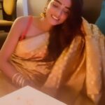 Tuhina Das Instagram – Welcoming the light into our homes. Have a great Deepavali guys! 
#gratitude #festivelook #sareelove❤️ #happydipaboli #happydiwali 
#diwali #festival #happydiwali #india#diwalilook Mumbai, Maharashtra
