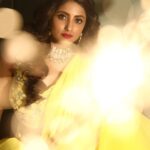 Ulka Gupta Instagram - May this Dhanteras shower you with prosperity, joy and good health. May the divine blessings of Goddess Lakshmi bring abundant wealth and good fortune to your life. Happy Dhanteras!❤️🙏✨ Credits are as follows Yellow saree and Lahenga Photography : @ilmanaazphotography1 Makeup & Hair: @celebsmakeupbysejal @makeoverbysejalthakkar Outfits :@rajkumari_by_richahaware Jewellery : @sejalcreation23 Styling : @trending_influencers @celebsmakeupbysejal Managed By: @trending_influencers