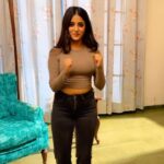 Ulka Gupta Instagram - Old times sakes 🤭 #dancereels Post packup happiness