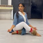 Ulka Gupta Instagram – Reminiscing, can’t wait to get more of @rajendrachaturvedi Guruji’s classes 🙌🏾🧿💕 
#practicesessions