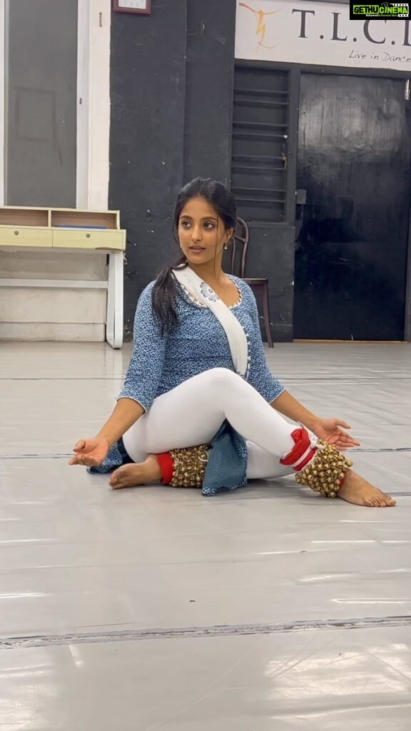 Ulka Gupta Instagram - Reminiscing, can’t wait to get more of @rajendrachaturvedi Guruji’s classes 🙌🏾🧿💕 #practicesessions