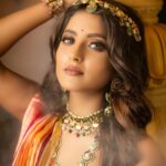 Ulka Gupta Instagram - DAY 1 featuring @ulkagupta as the Modern Indian Goddess where she represents the color orange🧡 . Orange signifies the vibrant energy of life and the color represents the power and positivity brought by Goddess Kushmanda. It's a day to pray for happiness, health, and prosperity. . Shoot Concept & Look Designed By:- @nehaadhvikmahajan @bridalsbynam @imuseacademy . 💄MUA , Hair & Styling :- @nehaadhvikmahajan . Assistant Stylist:- @styleby_vaishnavi . 🥻Saree :- @neerusindia . 💍Jewelery :- @sonisapphire . 🎥:- @deepakdasphotography @kakali_das_photography #ulkagupta #makeup #ootd #nehaadhvikmahajan #makeupbyme💄 #nammakeovers #bride #to #be #bridal #look #bridalmakeupartist #destinationweddingmakeupartist #weddingmakeup #hair #hairstyling #nammakeovers #bollywood #television #makeupartist #mumbai #traveller #all #over #the #globe