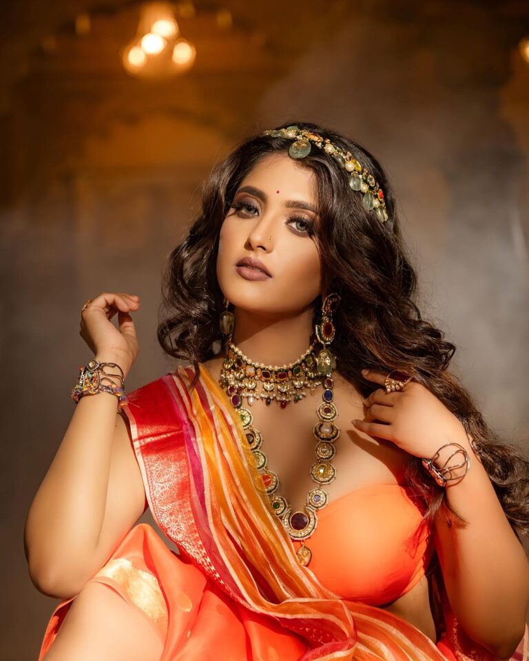 Ulka Gupta Instagram - DAY 1 featuring @ulkagupta as the Modern Indian Goddess where she represents the color orange🧡 . Orange signifies the vibrant energy of life and the color represents the power and positivity brought by Goddess Kushmanda. It's a day to pray for happiness, health, and prosperity. . Shoot Concept & Look Designed By:- @nehaadhvikmahajan @bridalsbynam @imuseacademy . 💄MUA , Hair & Styling :- @nehaadhvikmahajan . Assistant Stylist:- @styleby_vaishnavi . 🥻Saree :- @neerusindia . 💍Jewelery :- @sonisapphire . 🎥:- @deepakdasphotography @kakali_das_photography #ulkagupta #makeup #ootd #nehaadhvikmahajan #makeupbyme💄 #nammakeovers #bride #to #be #bridal #look #bridalmakeupartist #destinationweddingmakeupartist #weddingmakeup #hair #hairstyling #nammakeovers #bollywood #television #makeupartist #mumbai #traveller #all #over #the #globe