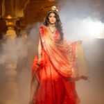Ulka Gupta Instagram - DAY 1 featuring @ulkagupta as the Modern Indian Goddess where she represents the color orange🧡 . Orange signifies the vibrant energy of life and the color represents the power and positivity brought by Goddess Kushmanda. It's a day to pray for happiness, health, and prosperity. . Shoot Concept & Look Designed By:- @nehaadhvikmahajan @bridalsbynam @imuseacademy . 💄MUA , Hair & Styling :- @nehaadhvikmahajan . Assistant Stylist:- @styleby_vaishnavi . 🥻Saree :- @neerusindia . 💍Jewelery :- @sonisapphire . 🎥:- @deepakdasphotography @kakali_das_photography . 📍Location:- @setsinthecity.in #ulkagupta #makeup #ootd #nehaadhvikmahajan #makeupbyme💄 #nammakeovers #bride #to #be #bridal #look #bridalmakeupartist #destinationweddingmakeupartist #weddingmakeup #hair #hairstyling #nammakeovers #bollywood #television #makeupartist #mumbai #traveller #all #over #the #globe