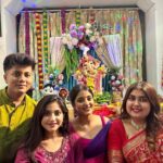 Ulka Gupta Instagram - Love you BAPPA ❤️ You’re always integrally in my heart and Mumbai’s Thank you for inviting us to meet the cutest Ganeshji this year @priyamallickofficial