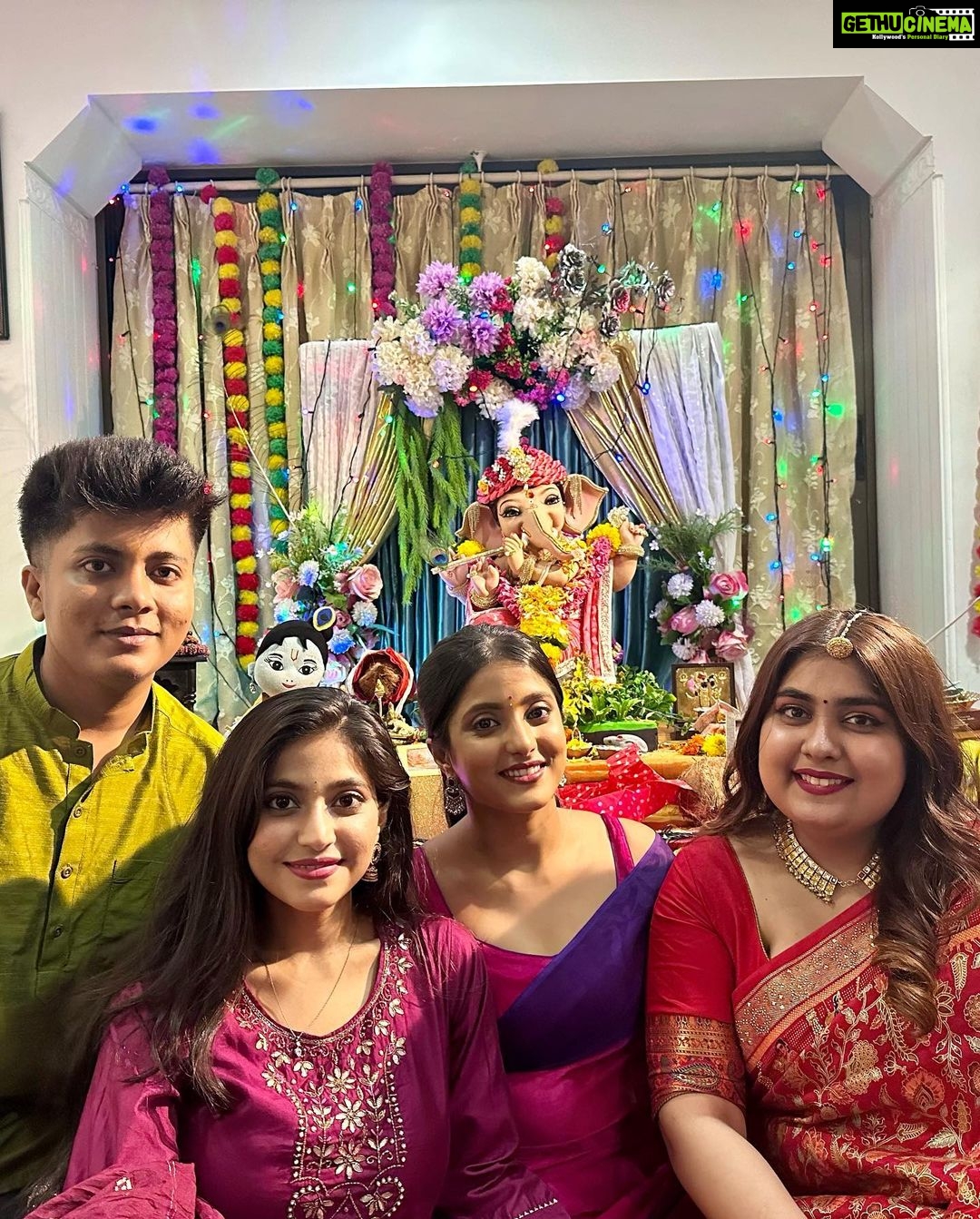 Ulka Gupta Instagram - Love you BAPPA ❤️ You’re always integrally in my heart and Mumbai’s Thank you for inviting us to meet the cutest Ganeshji this year @priyamallickofficial