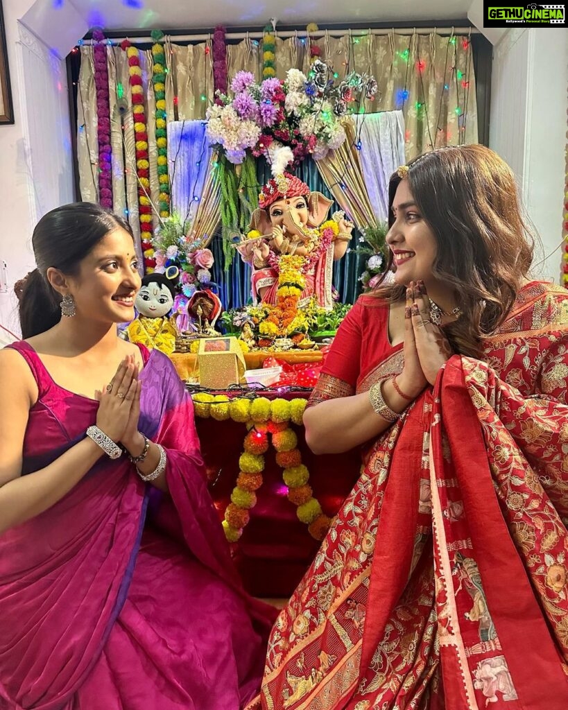 Ulka Gupta Instagram - Love you BAPPA ❤️ You’re always integrally in my heart and Mumbai’s Thank you for inviting us to meet the cutest Ganeshji this year @priyamallickofficial
