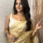 Ulka Gupta Instagram - The simplest way to looking hot and modest is wearing a saree ✨ #sareelove love 💕