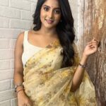 Ulka Gupta Instagram - The simplest way to looking hot and modest is wearing a saree ✨ #sareelove love 💕