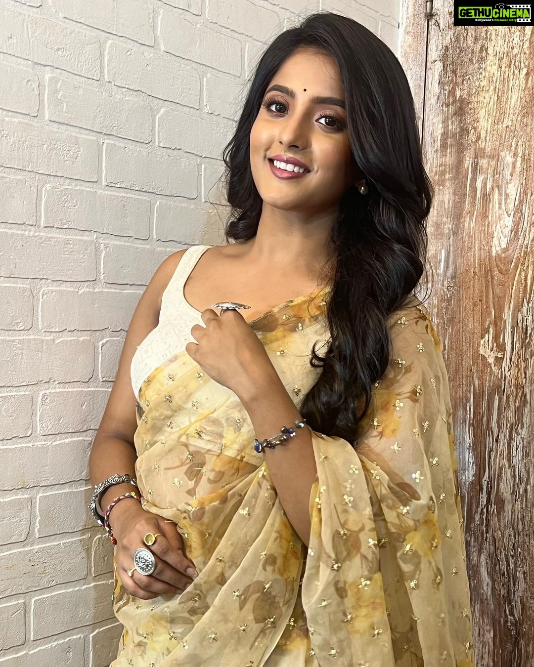 Ulka Gupta Instagram - The simplest way to looking hot and modest is wearing a saree ✨ #sareelove love 💕