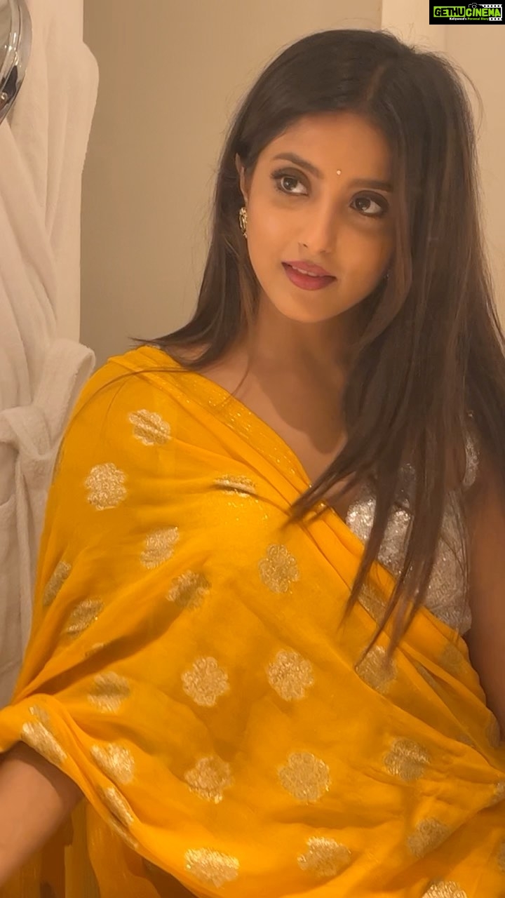Ulka Gupta Instagram - Feelingđź’› #saree #diwaliparties Vc by gorgeous @malvikasharmaofficial