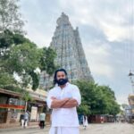 Unni Mukundan Instagram - Navratri Wishes Dears ❤️ Spent the evening at Madhurai Meenakshi Temple ! I left my heart there and went back with a soul full of hope and tons of positivity. To those who haven’t been there please visit too see and experience the majestic culture safeguarded by our ancestors ❤️🙏 @vvipink 📸 Madurai Meenakshi Amman Temple