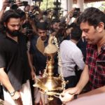 Unni Mukundan Instagram – Om Ganeshaya Namah ❤️ #PoojaPics @jaiganeshmovie

#ShootStartsOnNov11

@jaiganeshmovie @iamunnimukundan @ranjithsankar @umfpvtltd @dreams_nbeyond @mahima_nambiar @ravindravijayisms @ActorJomol #HareeshPerady #Ashokan @sankarsharmaofficial @chandruselvaraj @antonystephenschrome @10gmedia @vvipink
