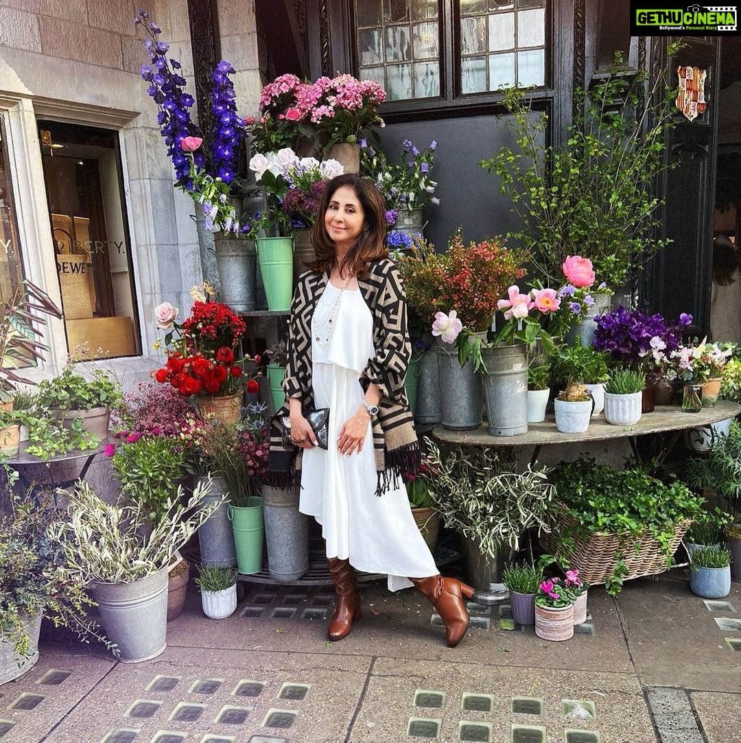 Urmila Matondkar Instagram - 🌹 🌸 💐 🌺 Carnaby Street London
