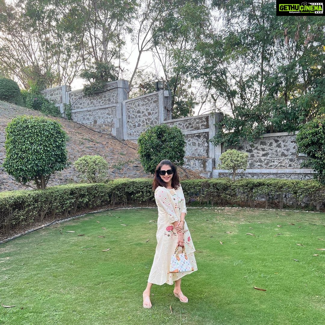 Urmila Matondkar Instagram - Summer Sunday be like 🤩🤩 🌞🌞 Wishing you all #happyeaster 🐣🐣 #sunday #summer #summertime #summervibes #happysunday #easter
