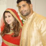 Urmila Matondkar Instagram - Then n now.. 7 years on… And no..not counting as too busy living it up😍 Busy celebrating life, love, goodness, kindness n blessings 💕💕 #happyanniversary #happyanniversarymylove #happyanniversary❤️
