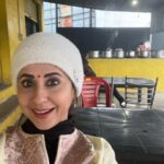 Urmila Matondkar Instagram - कंपकंपाती ठंड में ढाबेकी चाय ☕️ 🫖 ❤️ क्या ख़याल है? Jammu and Kashmir, India