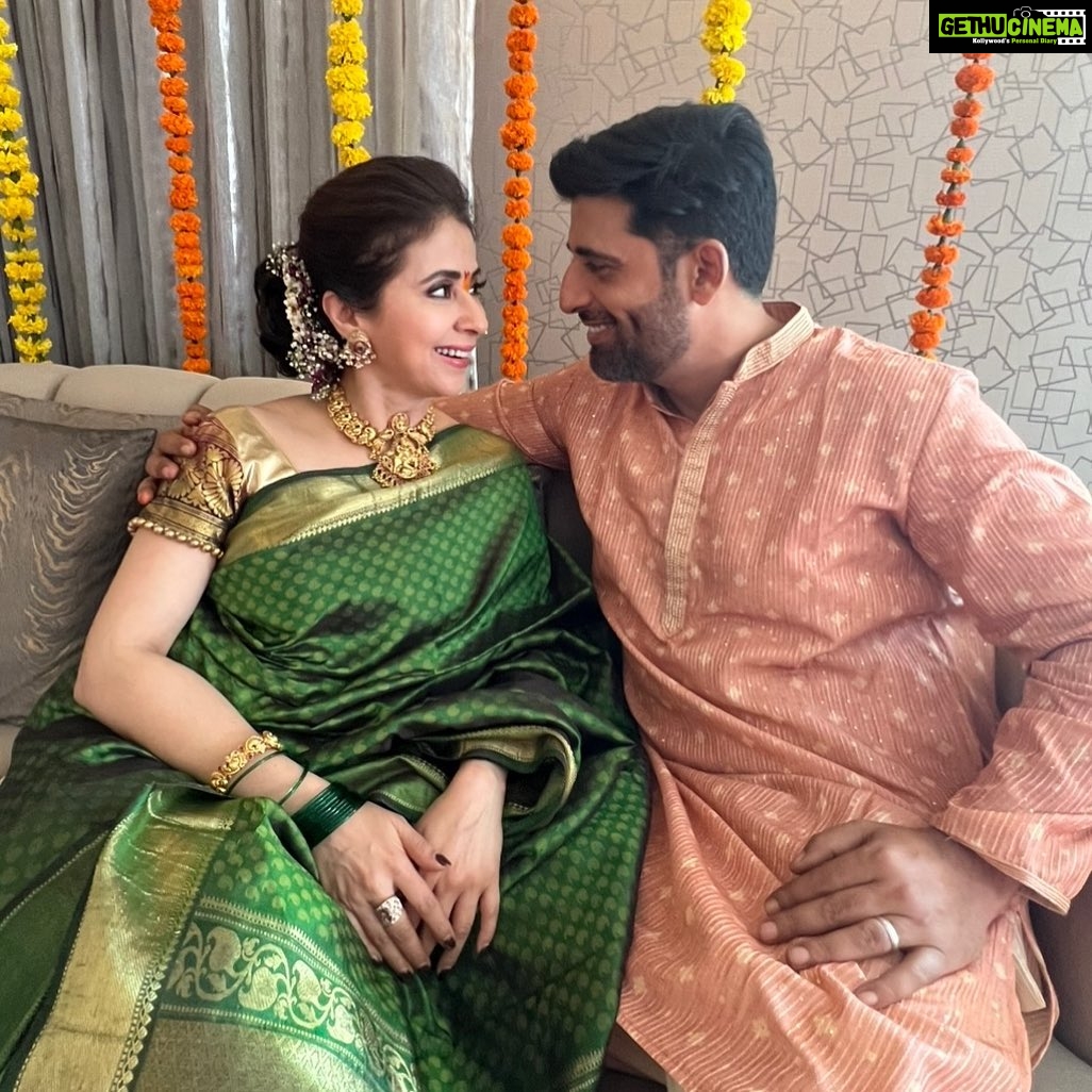 Urmila Matondkar - 49.7K Likes - Then n now..
7 years on…
And no..not counting as too busy living it up😍
Busy celebrating life, love, goodness, kindness n blessings 💕💕
#happyanniversary #happyanniversarymylove #happyanniversary❤️