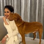 Urmila Matondkar Instagram - How do you know that you are looking your Best 🤔🤔 When it’s approved by your fur babies 😇🐶❤️🥰😍 #romeo #thor #furbabies #angels #pet #love
