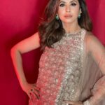 Urmila Matondkar Instagram - Glittering times ✨✨✨ Wishing you all a happy, glorious n fabulous #diwali ahead 💥💥💥 Stay safe. Try n burst less or no crackers. Diwali is about lights not crackers. Posing away with dear friend n maestro designer @manishmalhotra05 Always such a pleasure wearing him ❤️❤️ @manishmalhotraworld @manishmalhotrajewellery