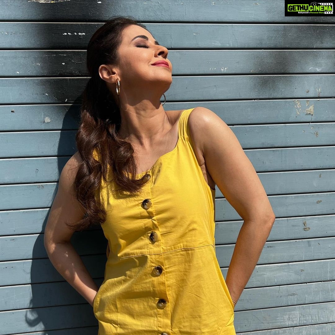 Urmila Matondkar Instagram - Sun soaked Sunday of Winter ☀️ 🌞