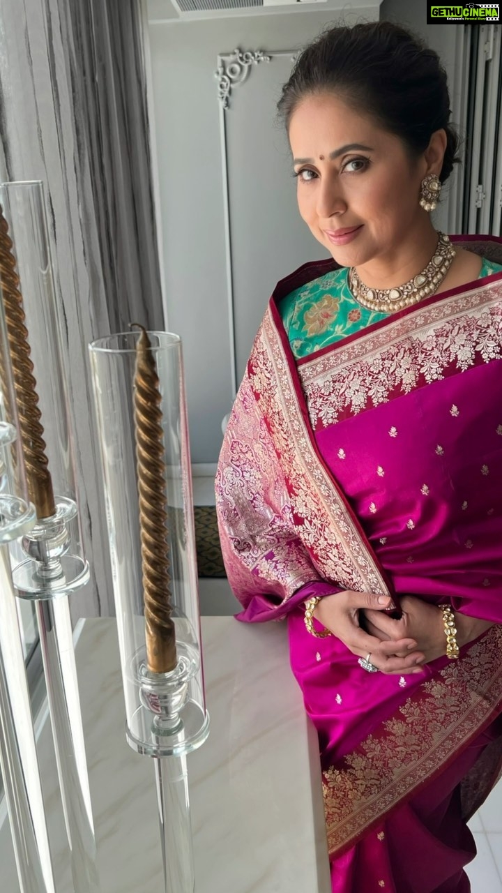 Urmila Matondkar Instagram - May #ganapatibappa bless all of us with peace, love , prosperity and happiness 😇😇😇 #blessings #ganapati #ganeshchaturthi