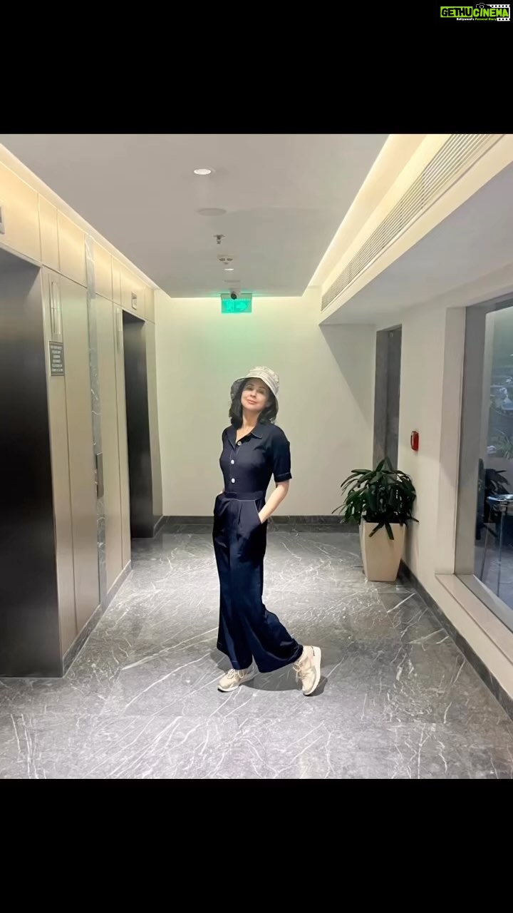 Urmila Matondkar Instagram - #wednesdayvibes #wednesday #midweek #love 💕💕💕