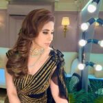 Urmila Matondkar Instagram - Lights..Mirror n Poser 🥰 #thursday #thurstythursday #thursdayvibes