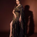 Urmila Matondkar Instagram - Drama unfolds..🥰 Styling @begborrowstealstudio HMU @vijaysharmahairandmakeup Outfit: @geishadesigns Jewellery: @curiocottagejewelry Pics @vijaysolankiphotography Assistance: @rashikachandra