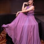 Urmila Matondkar Instagram - Sitting all pretty 💕💕💕 Sending all of you lots of love n positivity much needed in the world today. Go out there n win it all 🌟❤️