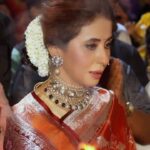 Urmila Matondkar Instagram - Ganapati Bappa Moryaa 🙏🏻🙏🏻🙏🏻 Had pleasure of doing arti at Parelcha Raaja today. Feel truly blessed 😇🕉😇🕉 @zeetv @zee5shows #ganeshchaturthi