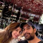 Urmila Matondkar Instagram - #datenight selfie 😍 #impromptu #date #dinner #dinnerdate #hubby ❤️ #surprise #japanesefood 😋 Akina Contemporary Japanese Restaurant and Bar