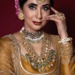 Urmila Matondkar Instagram - Golden Rush all over 🌟🌟🌟 🧵 made by dalg hubby 🤩 @mohsinakh 💕💕