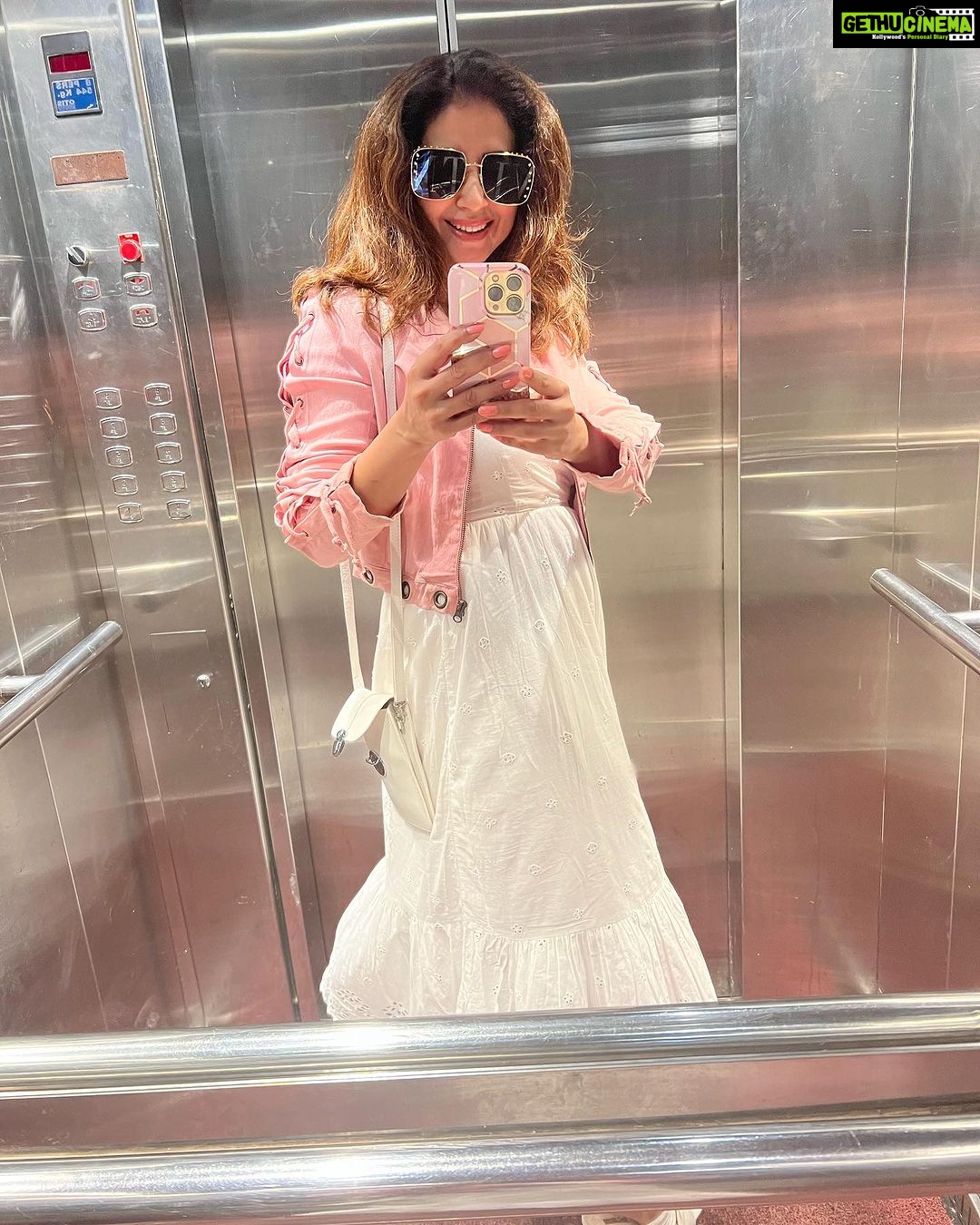 Urmila Matondkar Instagram - Lunch date !!! #saturday is here 💃❤️ Have a great weekend my lovelies 💕💕