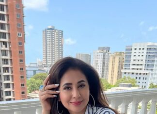 Urmila Matondkar Instagram - My #mondayblues 😇 How are yours..😍 Sending loads of #strength #love n #positivity to all of you for a great week ahead!! Go Get It 🌟🌟🌟 #monday #mondaymotivation #spreadlove ❤️