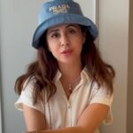 Urmila Matondkar Instagram - Can’t decide whether to chat or to pose 🤔😂😇
