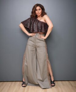 Urmila Matondkar Instagram - 🪶🪶🪶🪶