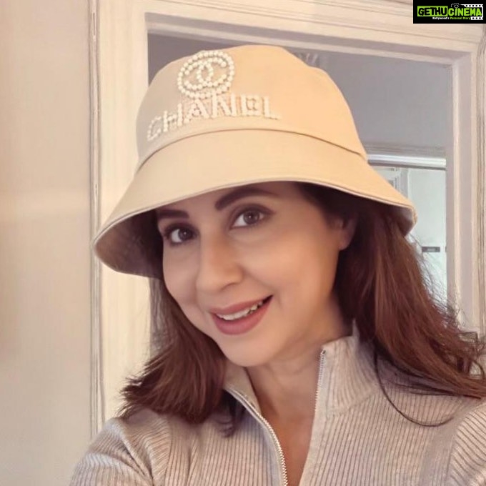 Urmila Matondkar Instagram - Never too busy to sneak in a #selfie to say a quick #hello to all you lovely people 🥰❤️ #tuesdayvibes
