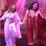 Urmilla Kothare Instagram - Shaking a leg on my Birthday on my fav song from Autograph #OghaOghani with my dearest @phulawa💃🏻 Watch the World Television Premiere of 'Autograph' on Sunday 14th May, 1pm only on @star_pravah ... पहा वर्ल्ड टेलिव्हिजन प्रीमियर, ‘ऑटोग्राफ’ रविवार १४ मे दु. १:०० वा. फक्त @star_pravah वर ... . . #reelitfeelit #instamood #dance #reels #reelsinstagram #goodvibes 💕