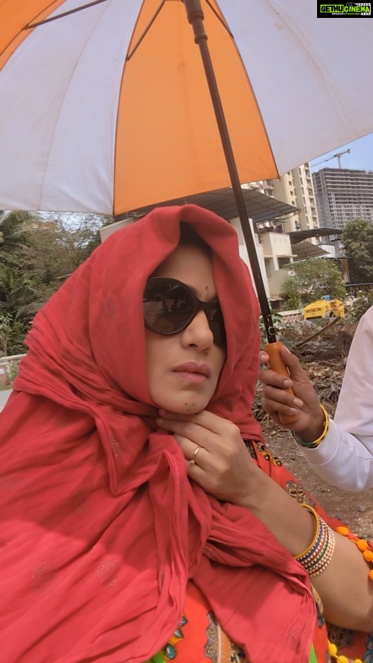 Urmilla Kothare Instagram - क्या ये नाइंसाफी हैं या नही.. Comments में बताईये... @tujhechmeegeetgaataahe watch on @star_pravah Mon to Fri 9 pm #shootlife #latepost #reels #reelsinstagram #reelitfeelit @avni.taywade FYI Director is @vighnesh.369