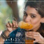 Urmilla Kothare Instagram - एक जपून ठेवावी अशी लव्ह स्टोरी... थिएटर किंवा ओटीटी च्या अगोदर थेट Star प्रवाह वर... नक्की पहा वर्ल्ड टेलिव्हिजन प्रीमियर, ‘ऑटोग्राफ’ रविवार १४ मे दु. १:०० वा. Star प्रवाह वर... #AutographMarathiMovie #StarPravah @rajwadesatish @ankushpchaudhari @amrutakhanvilkar @urmilakothare