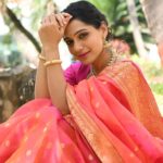 Urmilla Kothare Instagram - ... In the silence of the gaze, a thousand words are spoken ❤️ . . 💫 Outfit by @the_n_kreations #instagood #sunday #weekend #goodvibes #lookoftheday #saree #fashion #style #urmilakothare