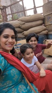 Urmilla Kothare Instagram - ☀️ Both my daughter's chilling on set 👭🏻
@avni.taywade #Jizah @star_pravah @tujhechmeegeetgaataahe
.
.
#reels #instamood #reelsindia #bts #reelitfeelit #instagramreels #goodvibes 💕