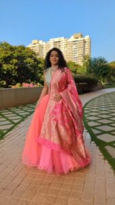 Urmilla Kothare Instagram - 💫 Chasing the weekend ...
.
.
🥻Outfit by @moresha_sameera_dalvi
📸 @madhur.chavan29

#reels #instamood #reelsindia #urmilakothare #reelitfeelit #instagramreels #goodvibes