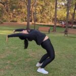 Urmilla Kothare Instagram - Bring it on, Monday 🧎🏻‍♀️ . . #fitness #reels #mondaymotivation #instagood #reelitfeelit #urmilakothare #reelsinstagram ✨